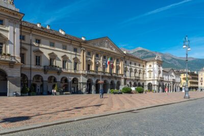 Piazza Chanoux ad Aosta,